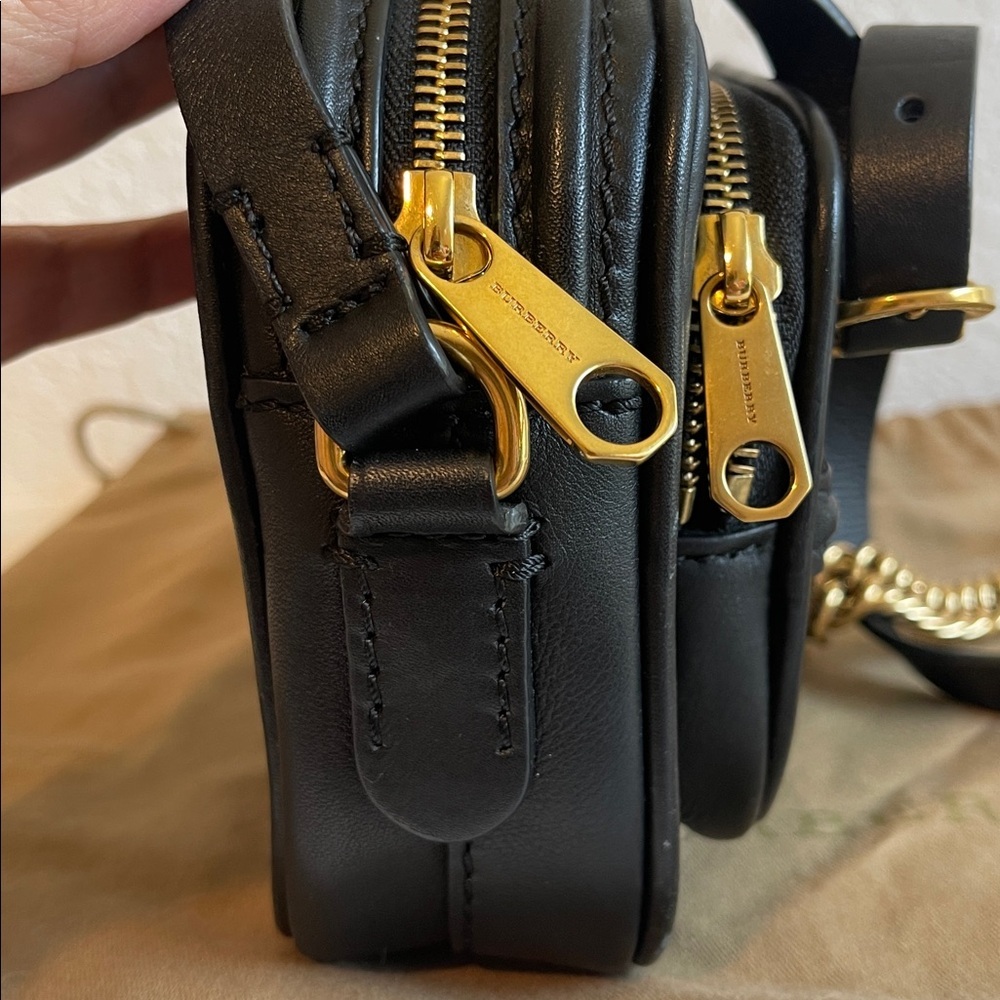 Authentic Burberry Chain Link Camera Crossbody - Picture 8 of 14
